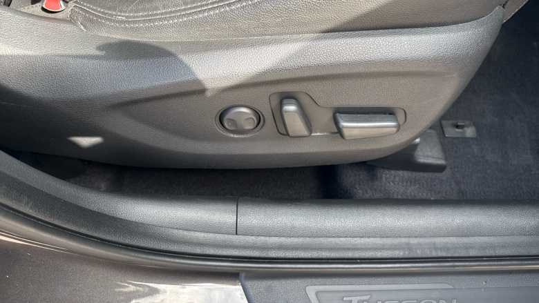Hyundai Tucson 2.0 CRDi Blue Drive Premium SE 5dr 2WD Diesel Estate
